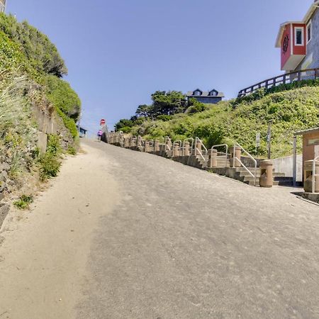 Coastal Lincoln City Home With Spacious Deck! Exterior photo